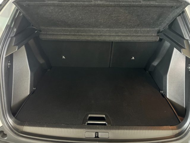 PEUGEOT 2008 usata, con Sistema di navigazione