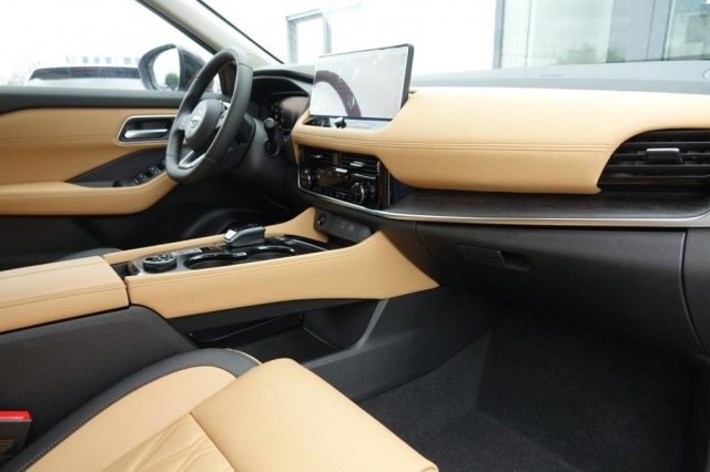 NISSAN X-Trail usata, con Controllo automatico clima