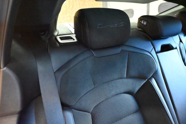 PORSCHE Taycan usata 68