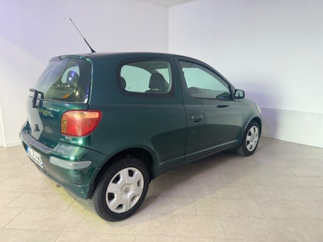 TOYOTA Yaris usata 11