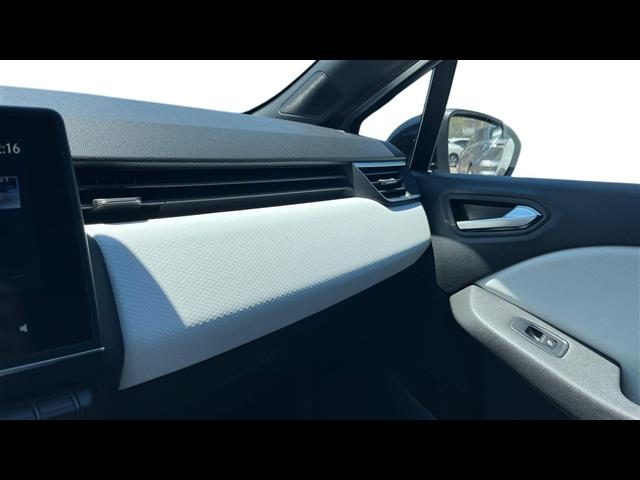RENAULT Clio usata, con Fari LED