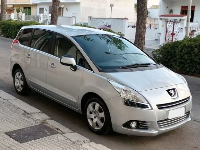 PEUGEOT 5008 usata, con Autoradio