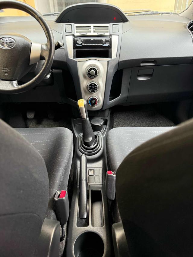 TOYOTA Yaris usata, con Sedile posteriore sdoppiato