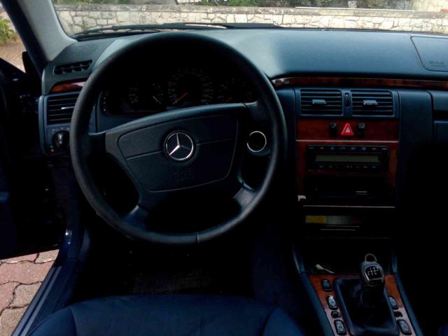 MERCEDES-BENZ E 250 usata, con Alzacristalli elettrici