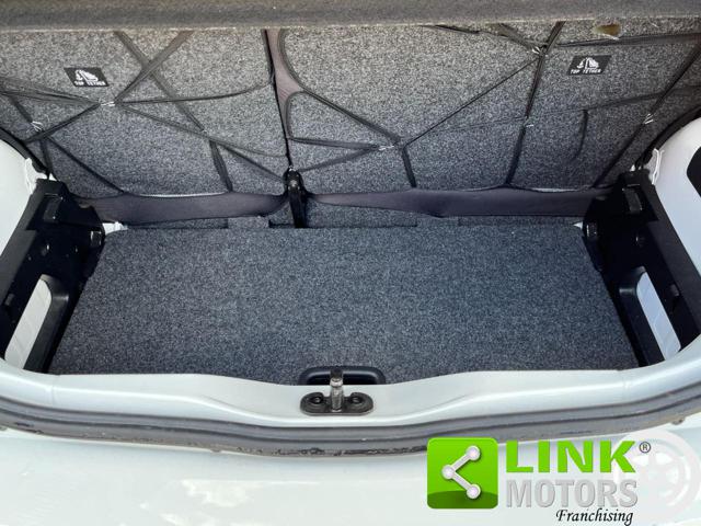 VOLKSWAGEN e-up! usata, con Pneumatici estivi
