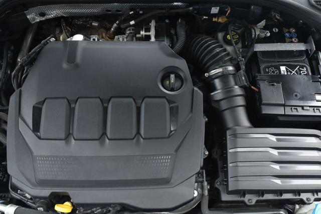 VOLKSWAGEN Golf usata, con Spoiler