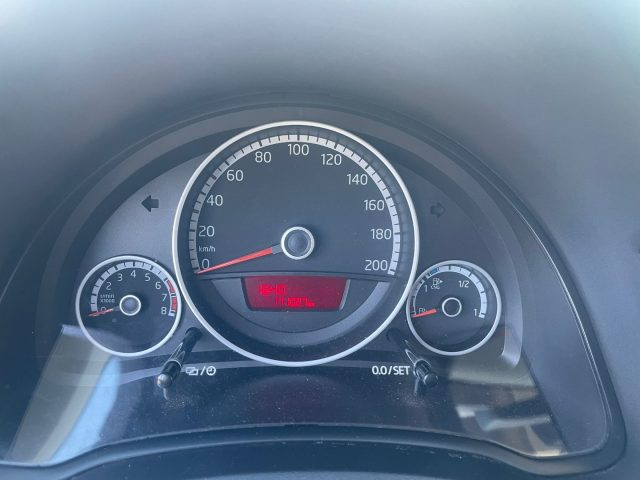 VOLKSWAGEN up! usata, con Fendinebbia
