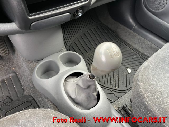 TOYOTA Yaris usata 8