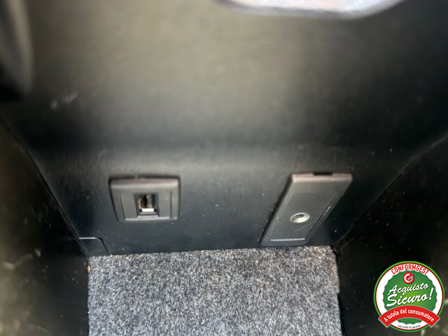 MERCEDES-BENZ A 180 usata, con USB