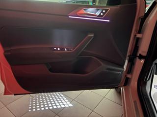 VOLKSWAGEN Taigo usata, con USB