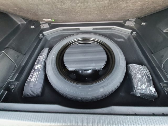 PEUGEOT 3008 usata, con Airbag testa