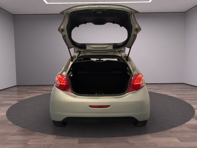 PEUGEOT 208 usata, con Controllo automatico clima