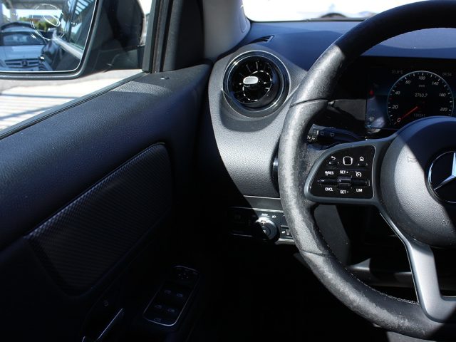 MERCEDES-BENZ GLA 200 usata, con Touch screen