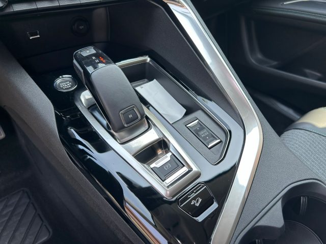 PEUGEOT 3008 usata, con Controllo automatico clima