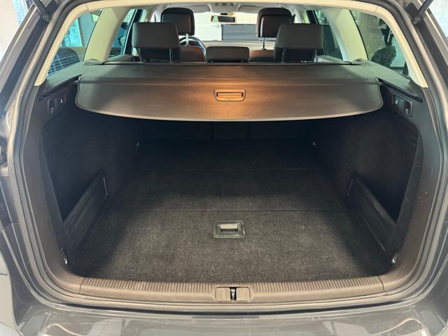 VOLKSWAGEN Passat usata, con Sedile posteriore sdoppiato