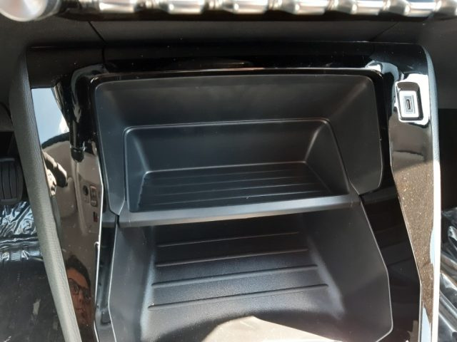 PEUGEOT 208 usata, con USB