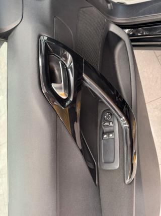 PEUGEOT 208 usata, con USB