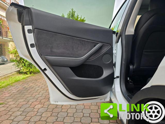 TESLA Model Y usata, con Specchietti laterali elettrici