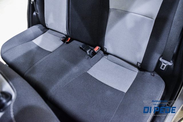 TOYOTA Yaris usata, con Airbag testa