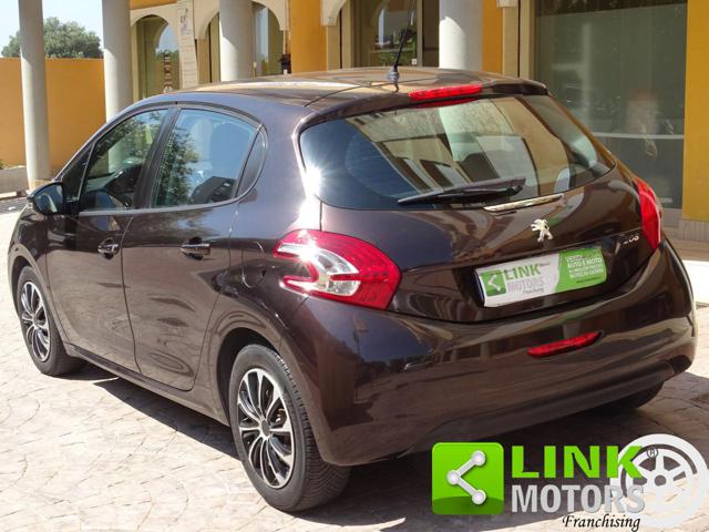 PEUGEOT 208 usata, con Autoradio