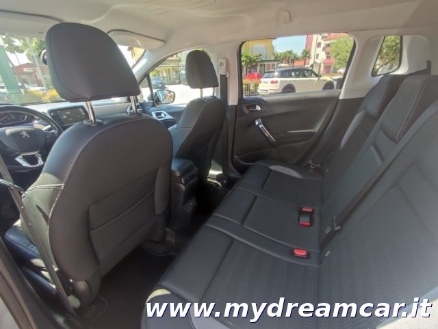 PEUGEOT 2008 usata, con Sensore di luce