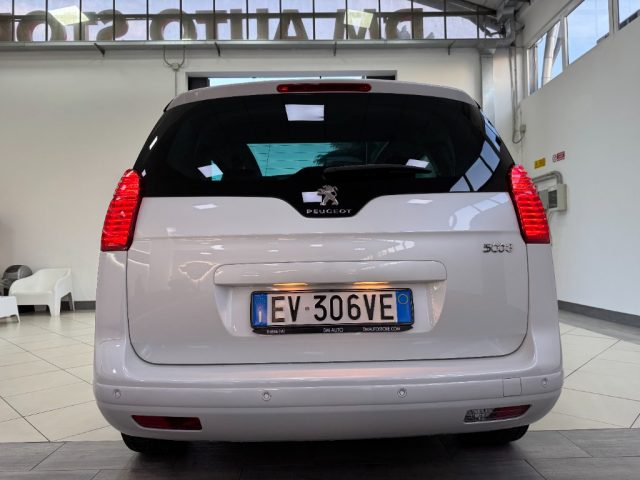 PEUGEOT 5008 usata, con Luci diurne