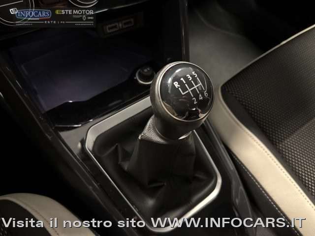 VOLKSWAGEN T-Roc usata, con USB