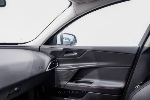 JAGUAR XE usata, con Bluetooth
