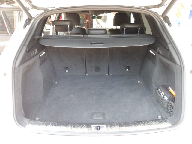 AUDI Q5 usata, con Sensori di parcheggio posteriori