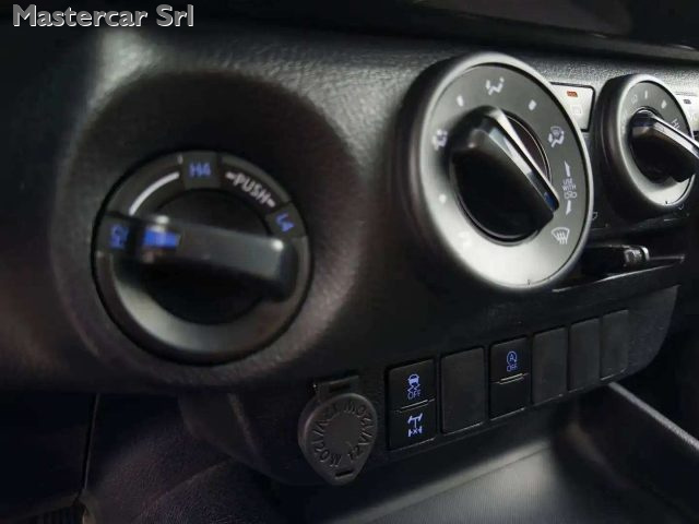 TOYOTA Hilux usata, con Sedile posteriore sdoppiato