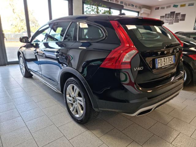 VOLVO V60 Cross Country usata, con Autoradio