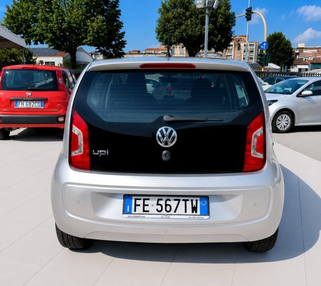 VOLKSWAGEN up! usata, con Autoradio