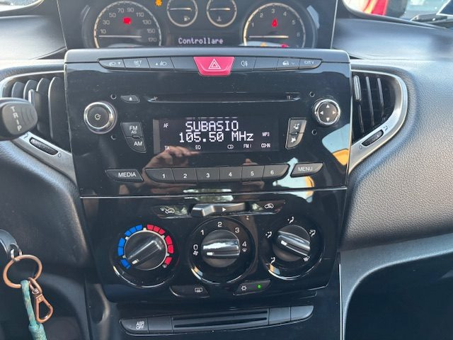 LANCIA Ypsilon usata, con ESP
