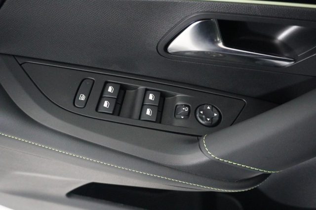 PEUGEOT 2008 usata, con Vetri oscurati