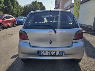 TOYOTA Yaris usata, con Autoradio