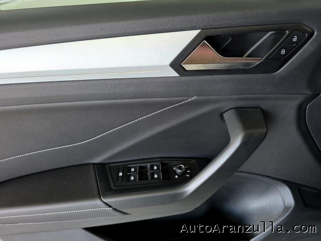 VOLKSWAGEN T-Roc usata, con Sedile posteriore sdoppiato