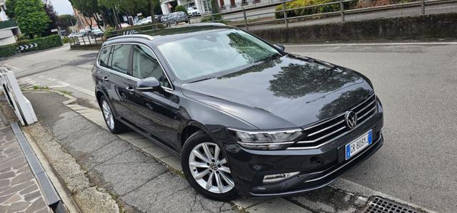 VOLKSWAGEN Passat Variant usata, con Cerchi in lega