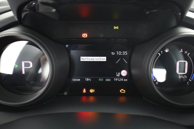 TOYOTA Yaris usata 11