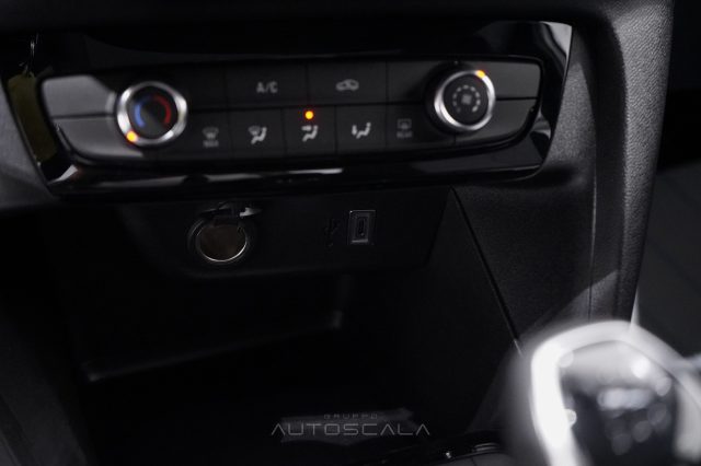 OPEL Corsa usata, con Touch screen