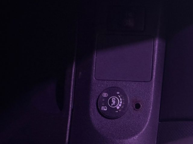 TOYOTA Yaris usata 14