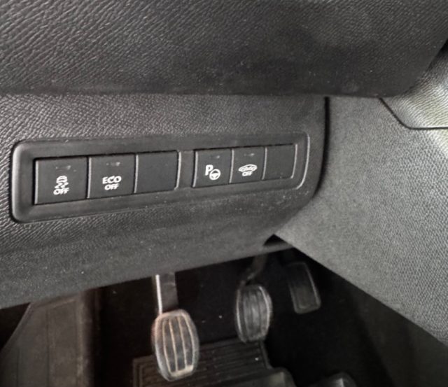 PEUGEOT 308 usata, con Specchietti laterali elettrici