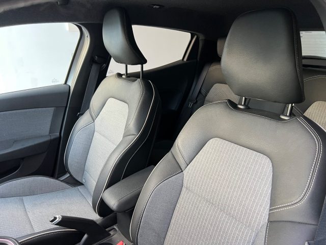 RENAULT Clio usata, con Touch screen