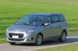 PEUGEOT 5008 usata, con Airbag