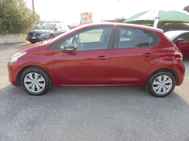 PEUGEOT 208 usata, con Autoradio