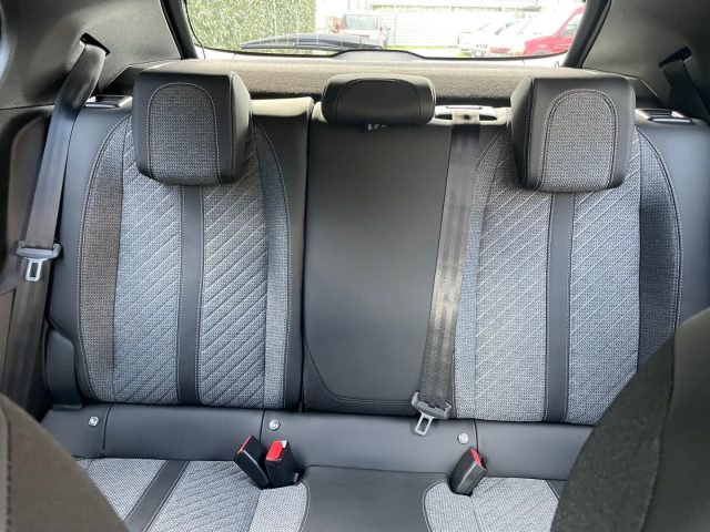PEUGEOT 2008 usata, con Airbag testa