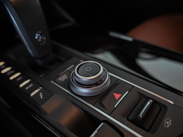 MASERATI Levante usata, con Hill holder
