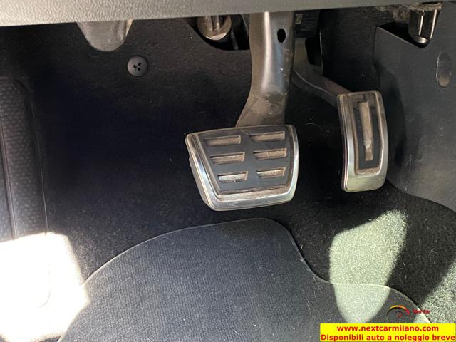 VOLKSWAGEN Taigo usata, con USB