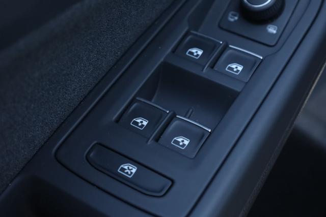 VOLKSWAGEN Golf usata, con Isofix