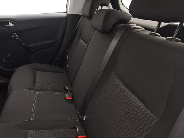 PEUGEOT 208 usata, con Sedile posteriore sdoppiato