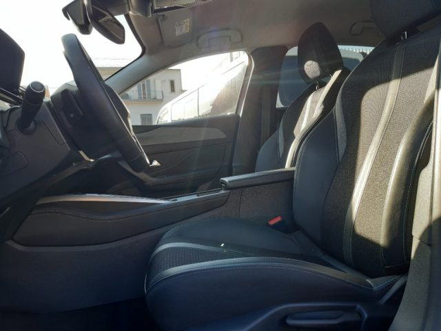 PEUGEOT 308 usata, con Leve al volante